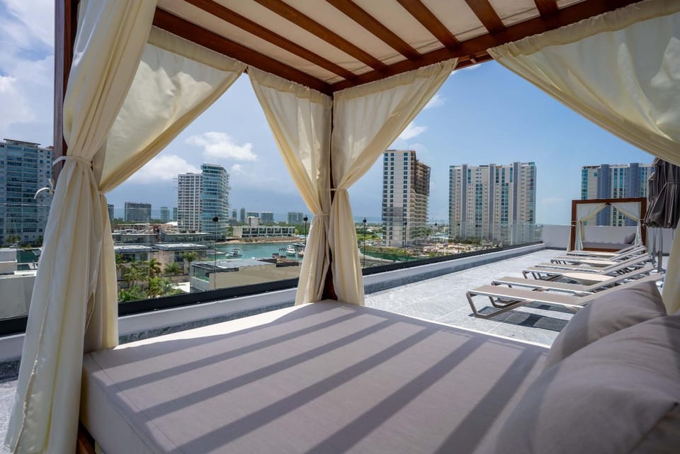 Luxe Apt 3BR Rooftop Pool Marina & Shopping Apartment in Cancun