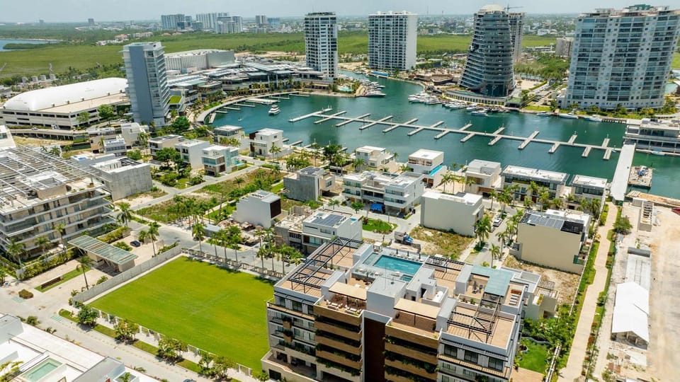 Luxe Apt 3BR Rooftop Pool Marina & Shopping Apartment in Cancun