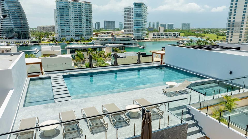 Luxe Apt 3BR Rooftop Pool Marina & Shopping Apartment in Cancun