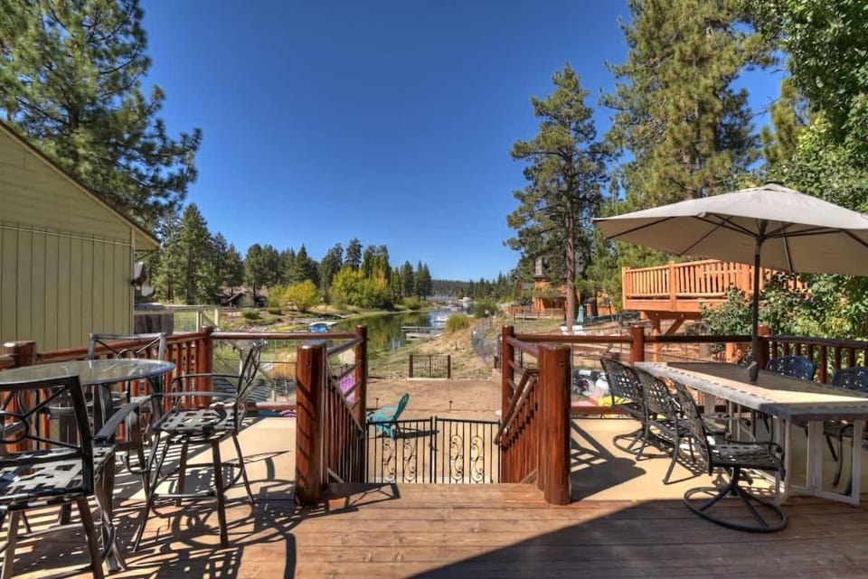 Vintage Lakeview Retreat - Lakefront House in Big Bear