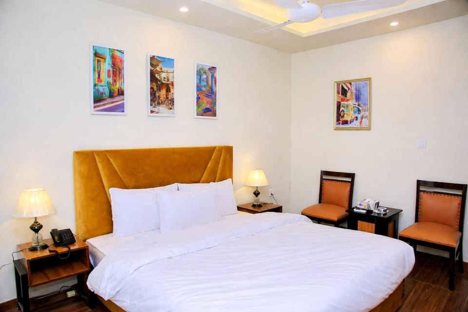 Bed, Living room, Photo of the whole room, Bedroom