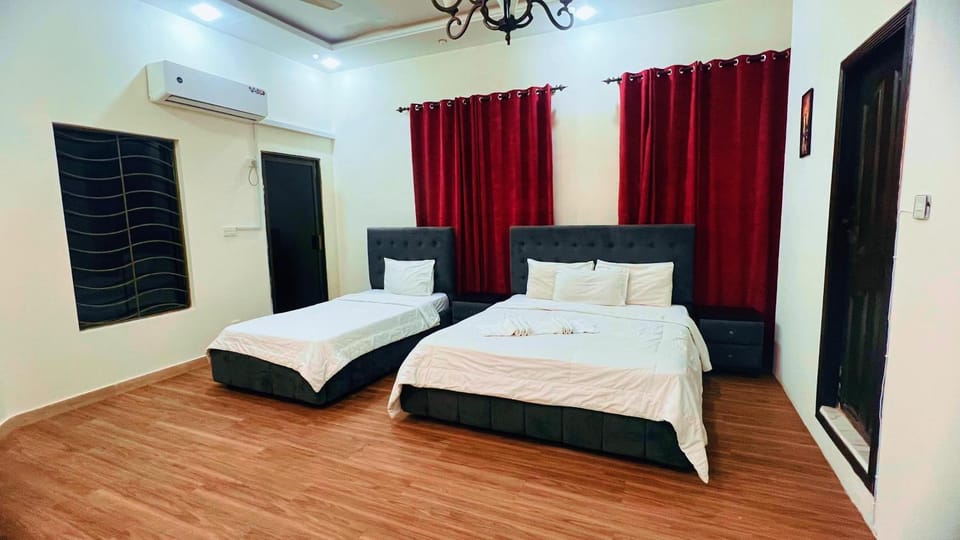 Bed, Photo of the whole room, Bedroom, air conditioner