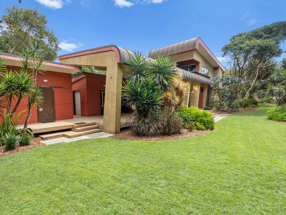 Beachside Bungalow Casuarina House in Tweed Heads