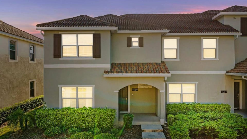 Gorgeous 5Bd w Pool & Lazy River at Storey Lake 4989 House in Kissimmee