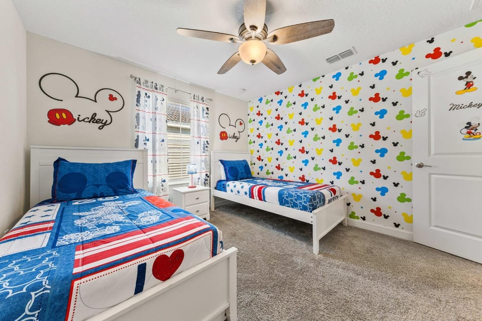 Gorgeous 5Bd w Pool & Lazy River at Storey Lake 4989 House in Kissimmee