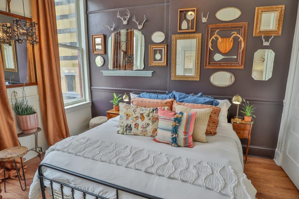 Riverwalk Gem-Stylish Downtown Escape with Views Apartment in San Antonio