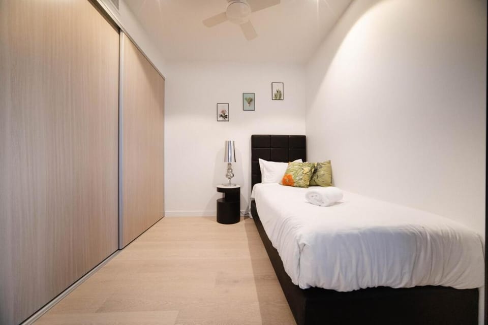 Stylish 2B1B in QW Brand New & Step to Casino Apartment in Brisbane City