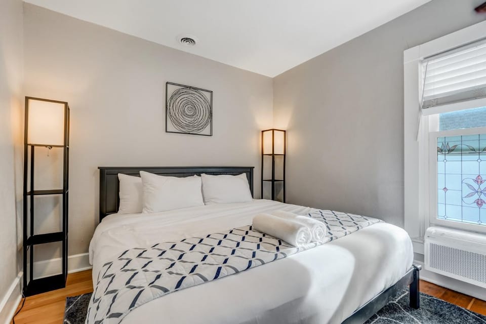 Downtown Getaway with Balcony King Beds House in Colorado Springs