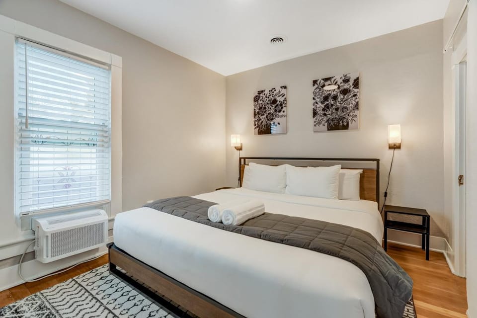 Downtown Getaway with Balcony King Beds House in Colorado Springs