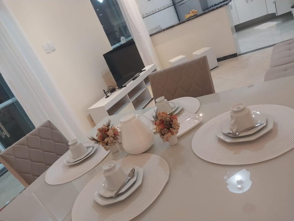 Coffee/tea facilities, Living room, Seating area, Dining area