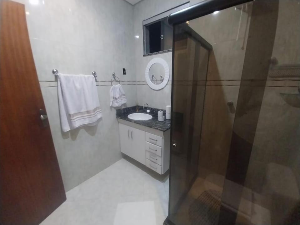 Shower, Bathroom, towels