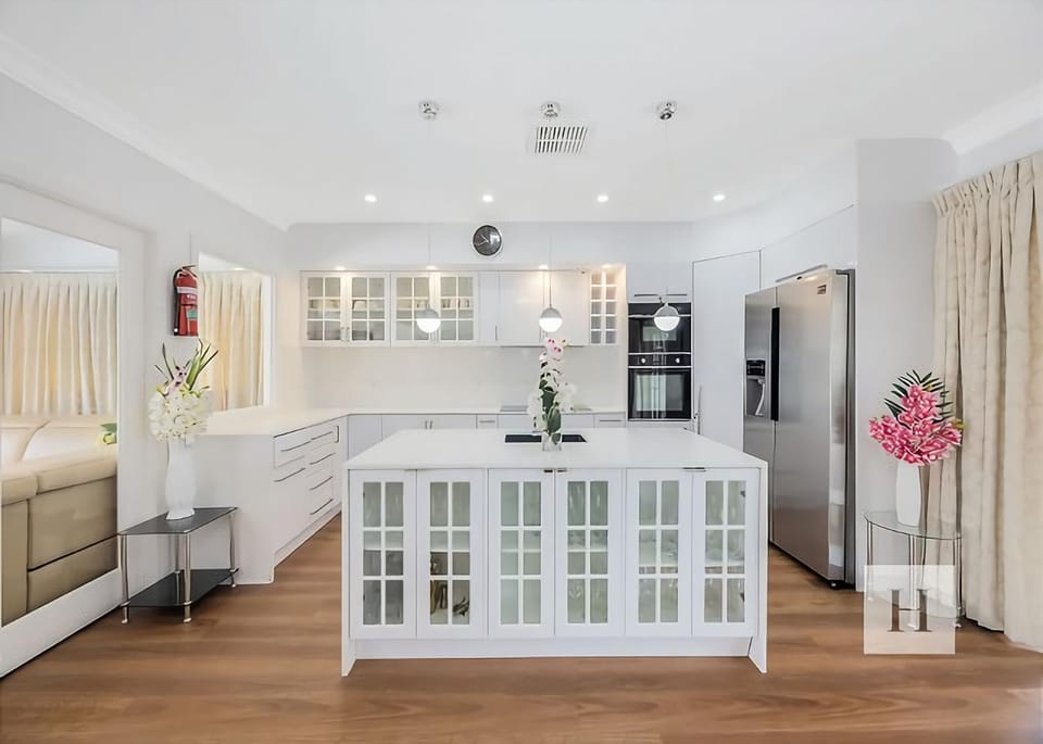 Luxury Waterfront Getaway House in Toukley
