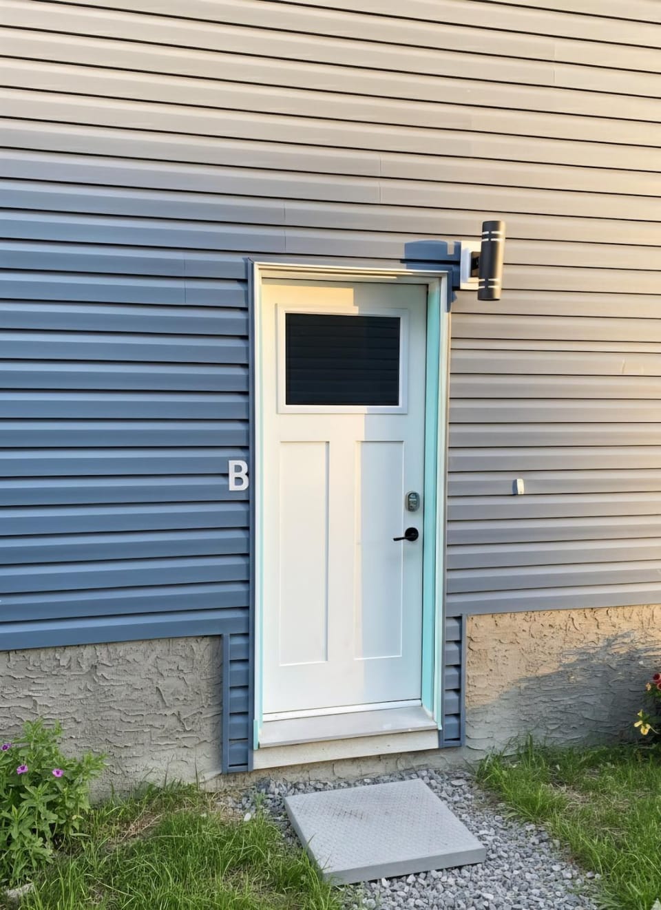 Comfortable Two Bed Basement With Free WiFi, Laundry and Private Entry House in Regina