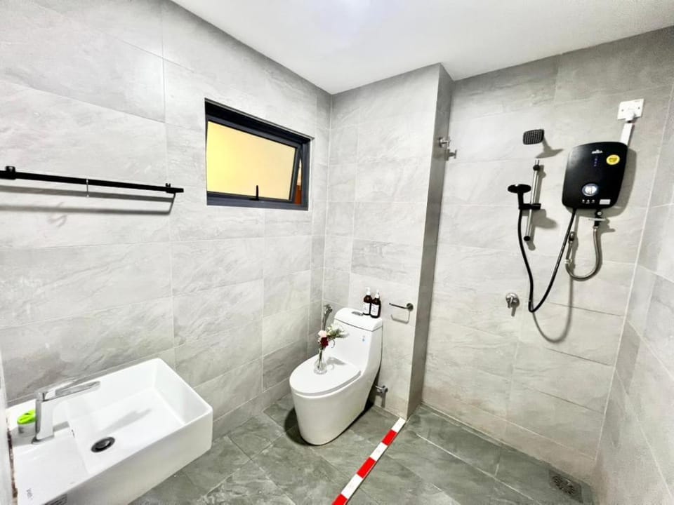 RD 1-6PAX Sunsuria Studio Setia alam home Wi-Fi TV Apartment in Selangor, Malaysia