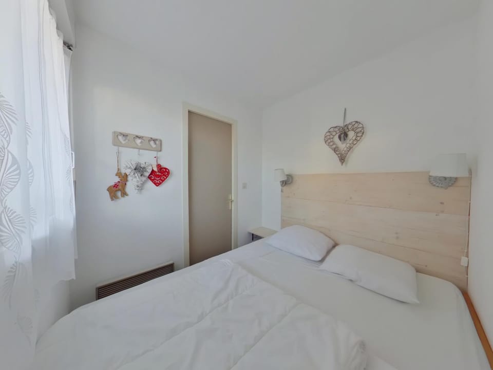 Appartement calme au centre avec terrasse - 4 personnes - FR-1-834-15 Apartment in Jura