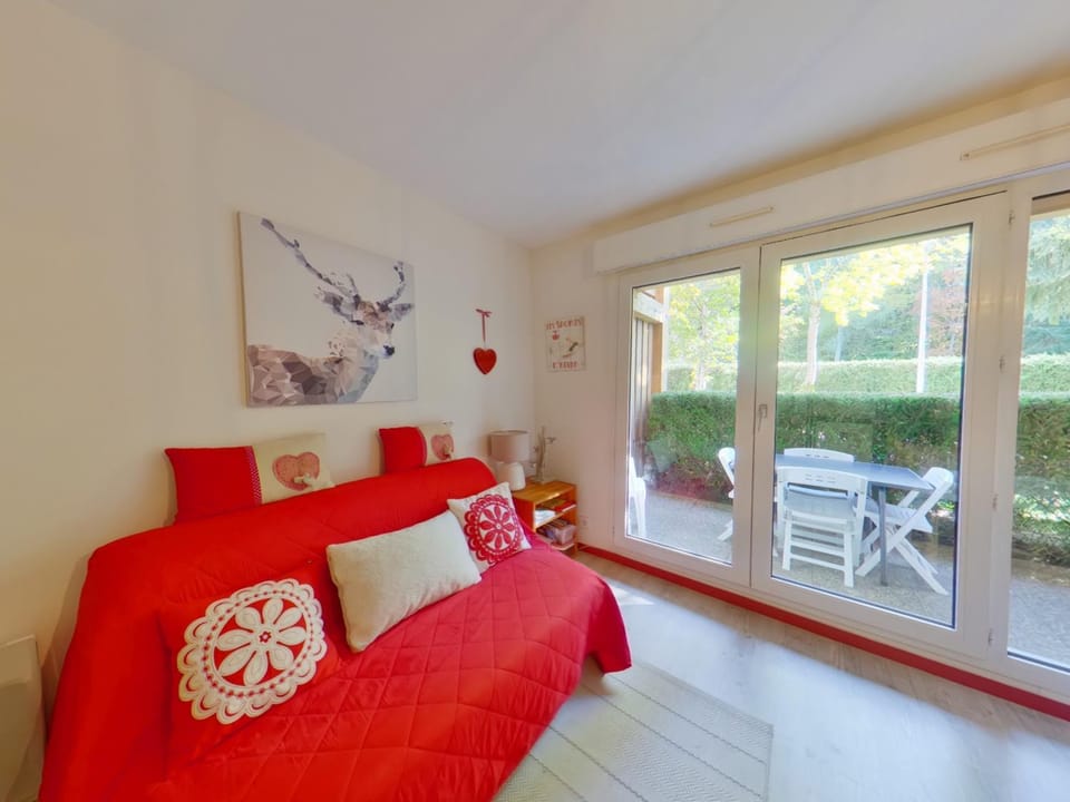 Appartement calme au centre avec terrasse - 4 personnes - FR-1-834-15 Apartment in Jura