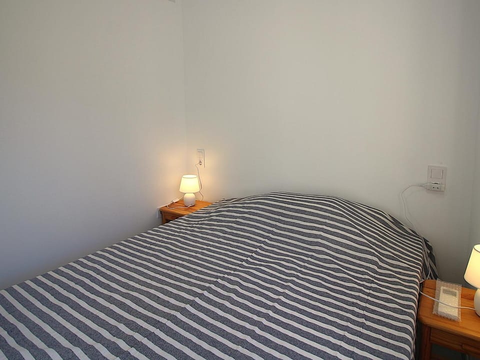 Apartamento reformado 50m de la playa de Grifeu - ES-228-204 Apartment in Alt Empordà