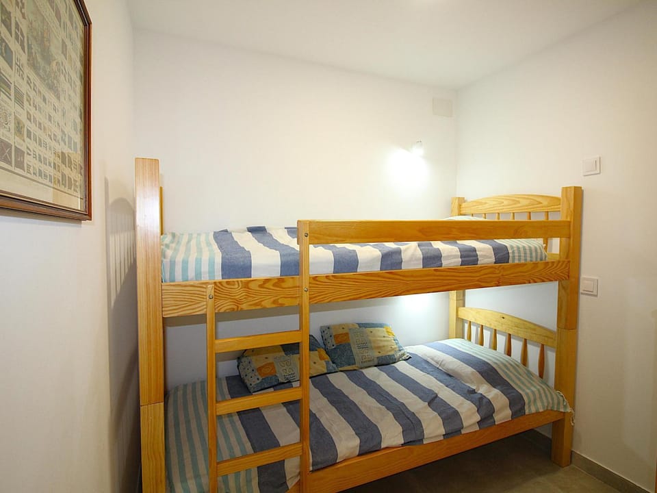 Apartamento reformado 50m de la playa de Grifeu - ES-228-204 Apartment in Alt Empordà