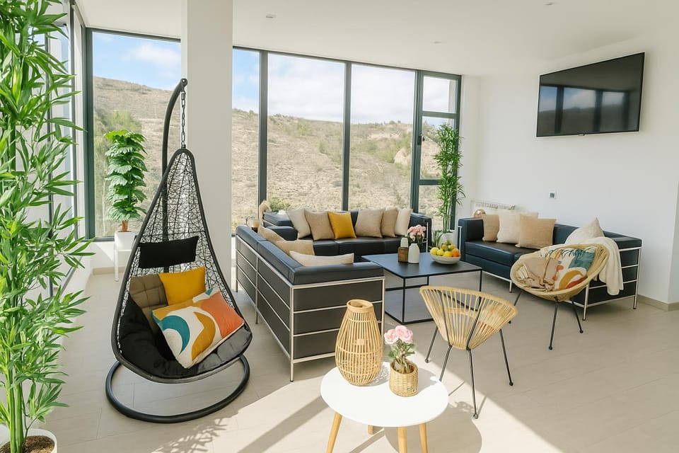 Natural landscape, TV and multimedia, Seating area, Dining area, Mountain view