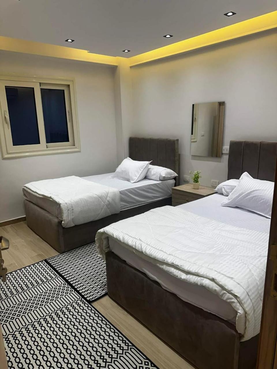 شقه فندقيه 3غرف ورسيبشن فيو بحيرة كمبوند جرين تاون Apartment in Egypt