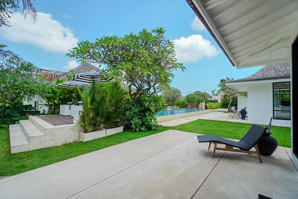 Luxury 3BR Villa Sehmagi Butler Service & Views Villa in Kediri