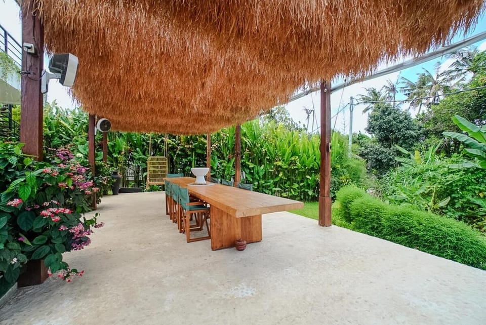 Luxury 3BR Villa Sehmagi Butler Service & Views Villa in Kediri