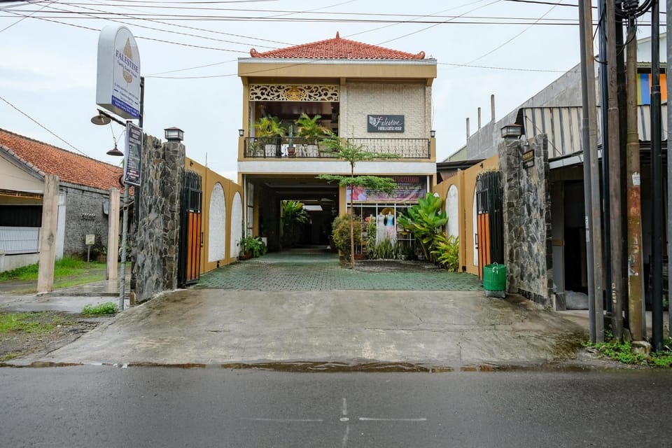 Facade/entrance