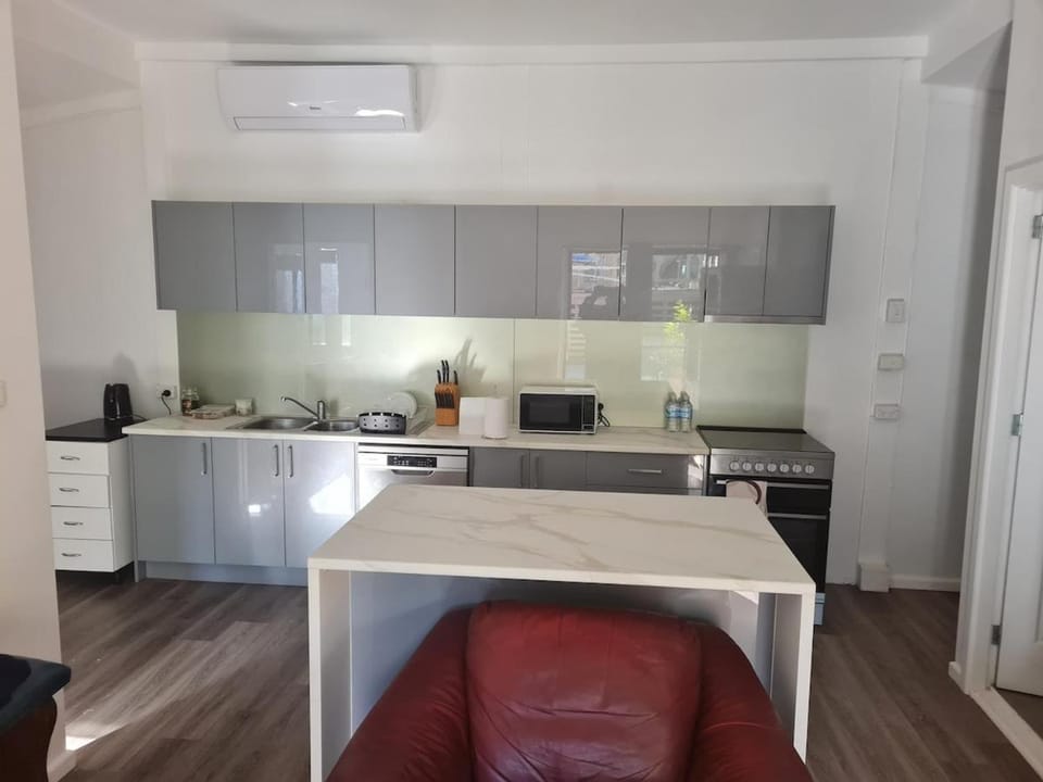 Fully Self Contained Guesthouse Retreat Villa in Lake Macquarie