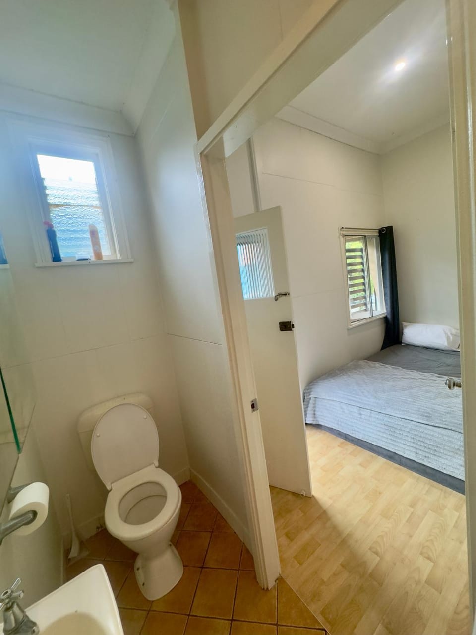 Studio room ensuite bathroom Brisbane City near Kangaroo Point and Gabba Cricket stadium Bed and Breakfast in Brisbane