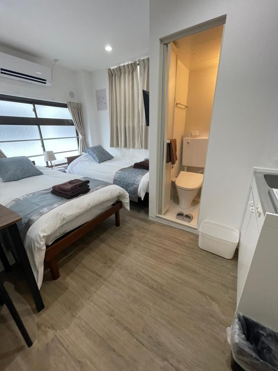 Toilet, Bathroom, Photo of the whole room, Bedroom, towels
