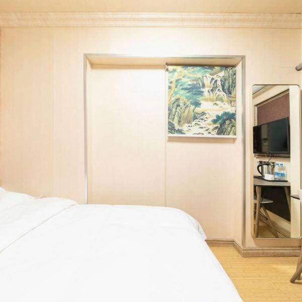 Bed, TV and multimedia