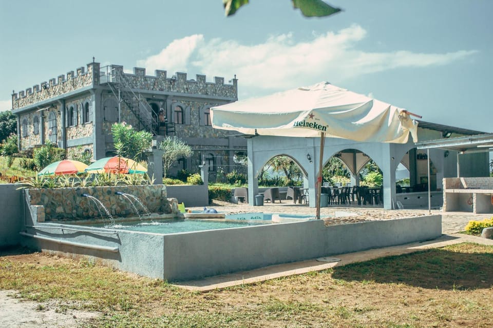 IL PICCOLO CASTELLO- Italian-inspired Castle Apartment in Nasugbu
