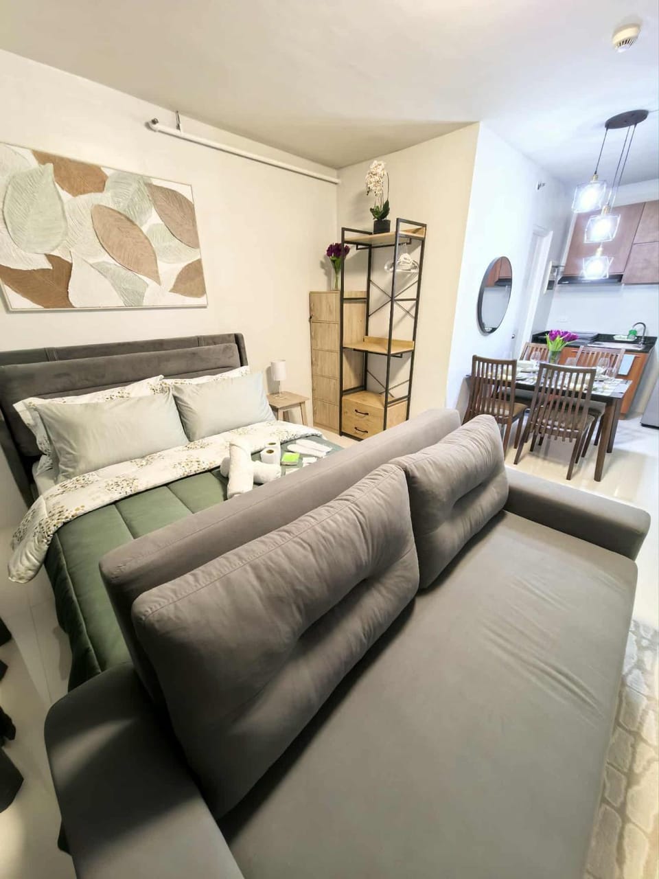 Bed, Living room, Seating area, Dining area