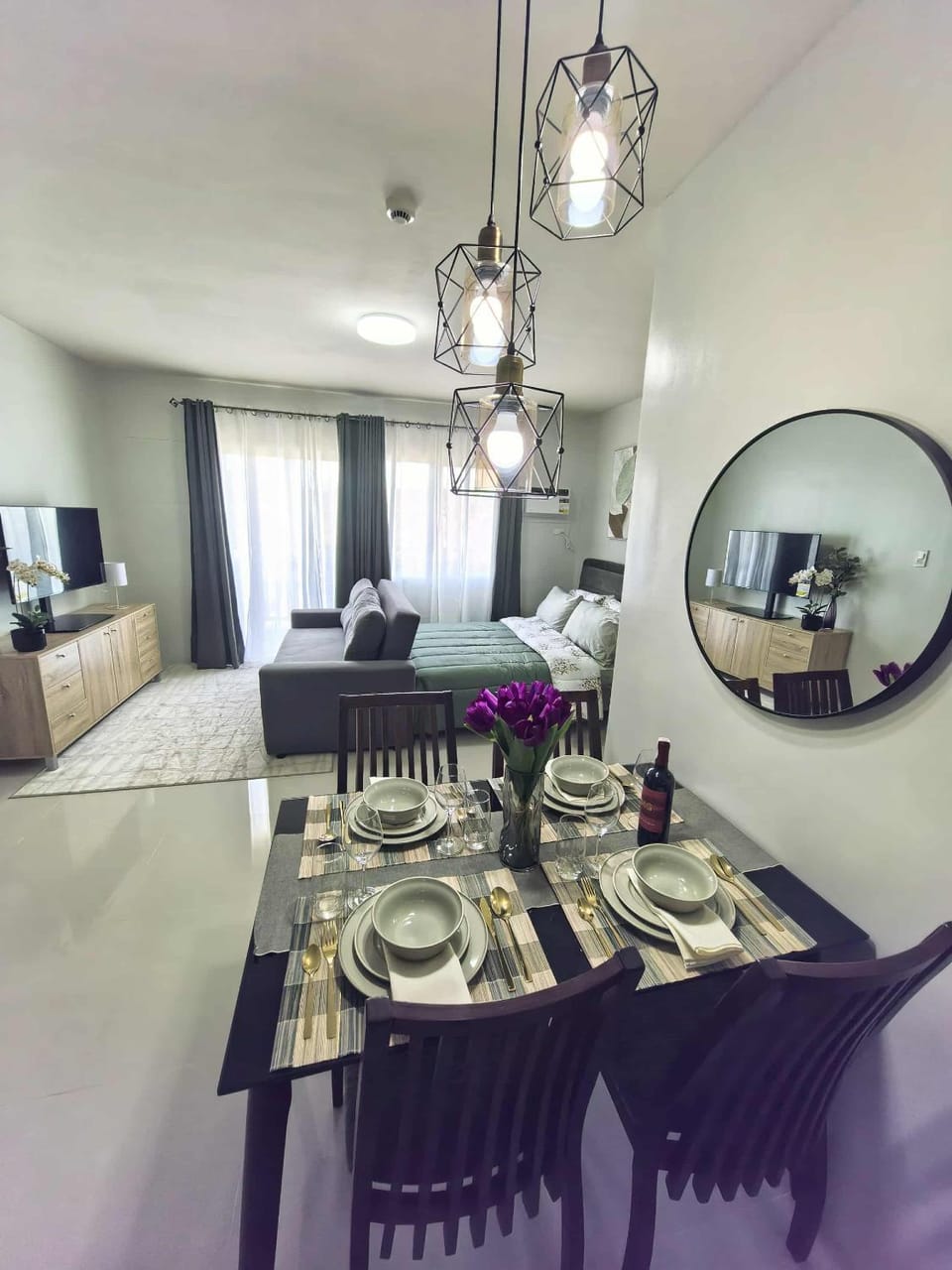 Bed, TV and multimedia, Living room, Dining area