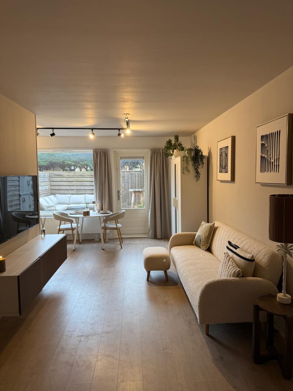 Living room, Dining area