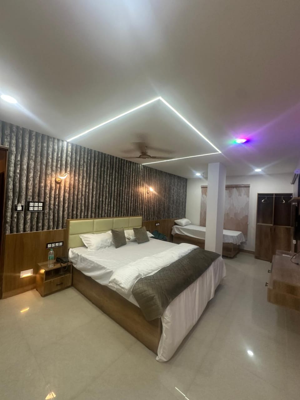 Bed, Photo of the whole room, Bedroom