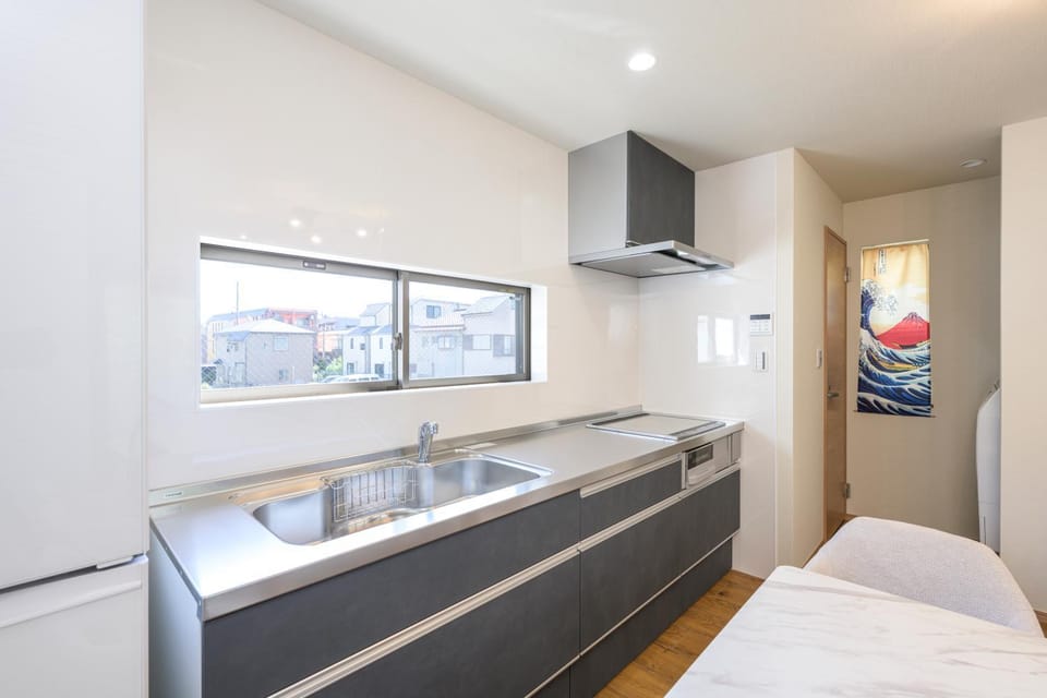 Kitchen or kitchenette, air conditioner
