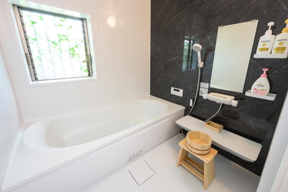 Bathroom, Bath, towels