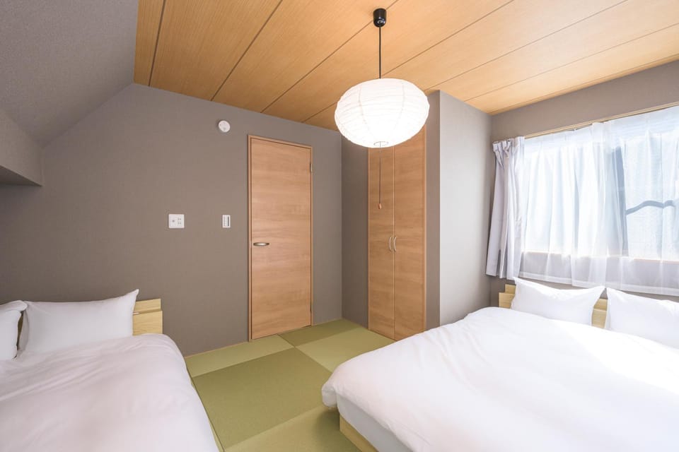 Bed, Photo of the whole room, Bedroom, internet, wardrobe
