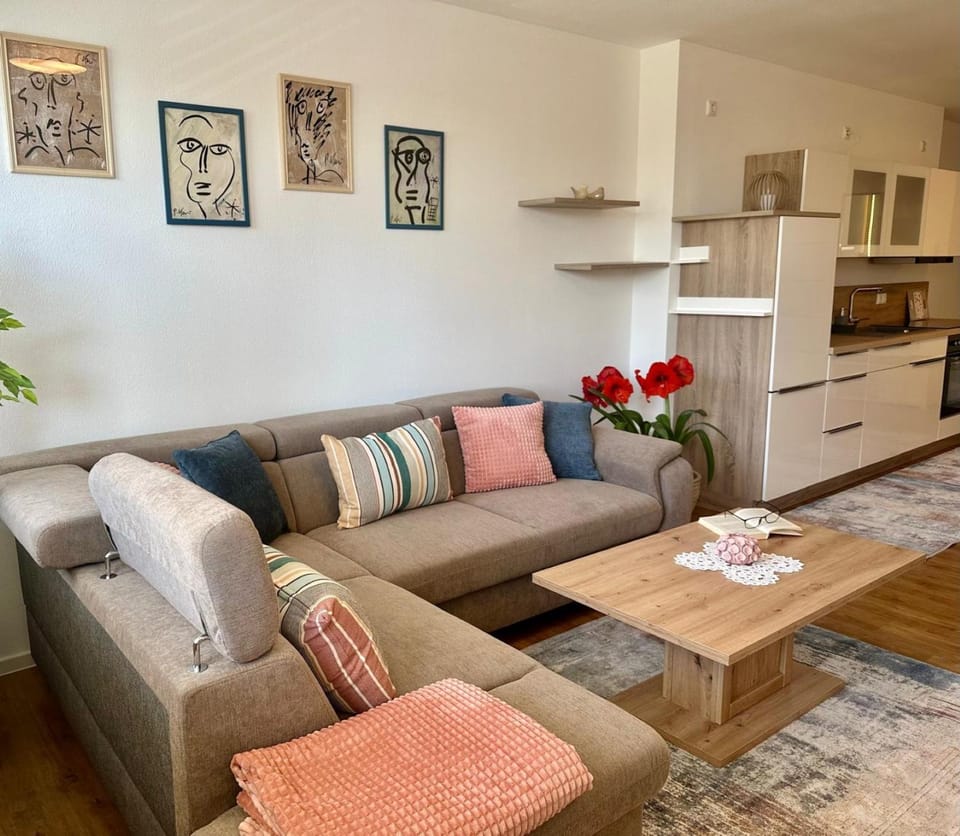 Kitchen or kitchenette, Living room, Seating area