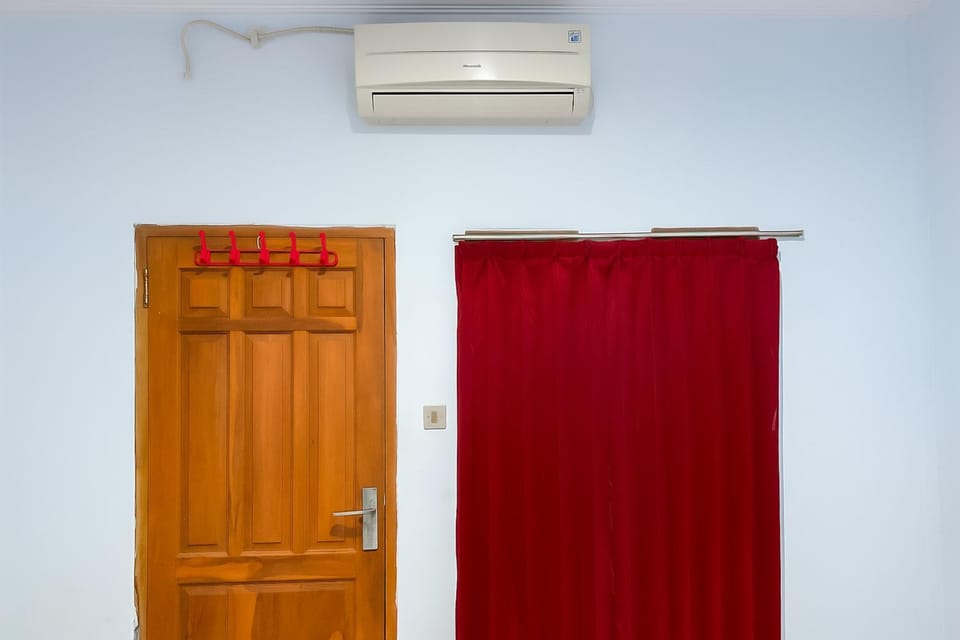 RedDoorz Syariah near Stadion Persikas Subang Hotel in West Java