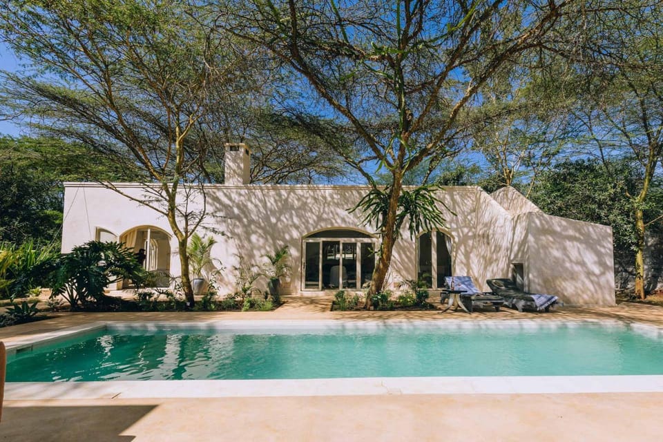 Property building, Day, Swimming pool