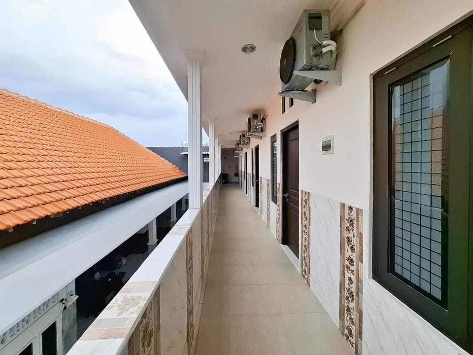Surya Living RedPartner near Suncity Mall Madiun Hotel in East Java