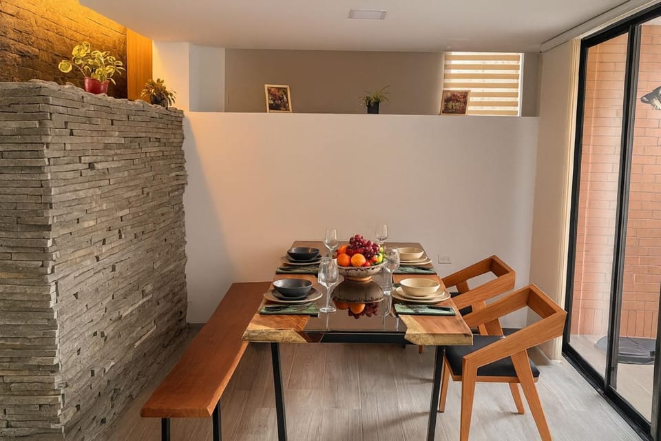 Restaurant/places to eat, Food, Breakfast, Lunch, Dinner, Family