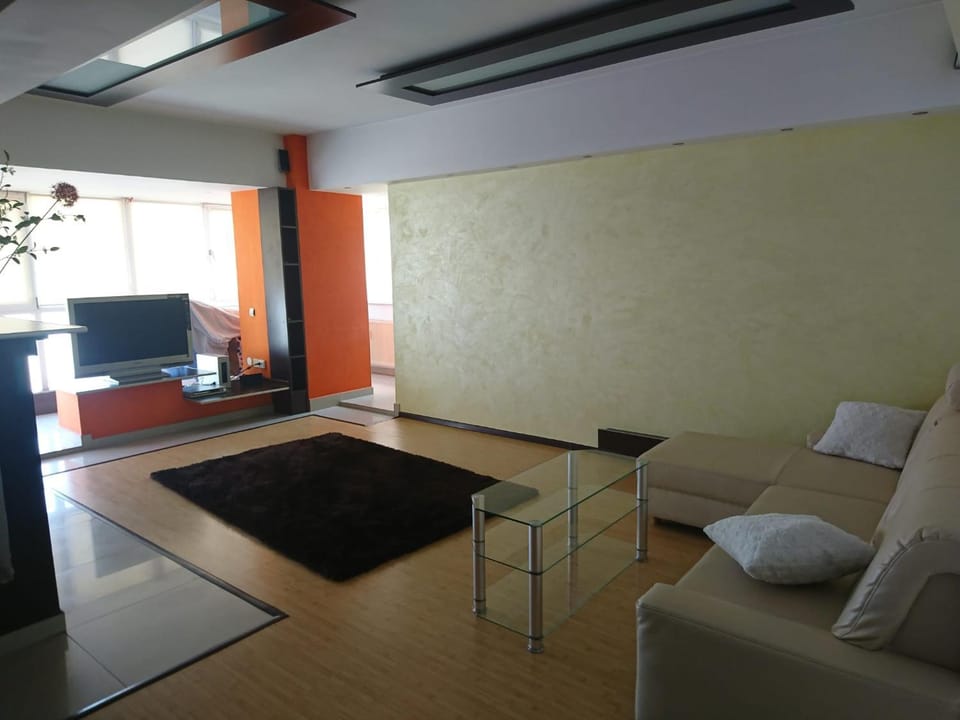 Communal lounge/ TV room, TV and multimedia, Living room, Seating area