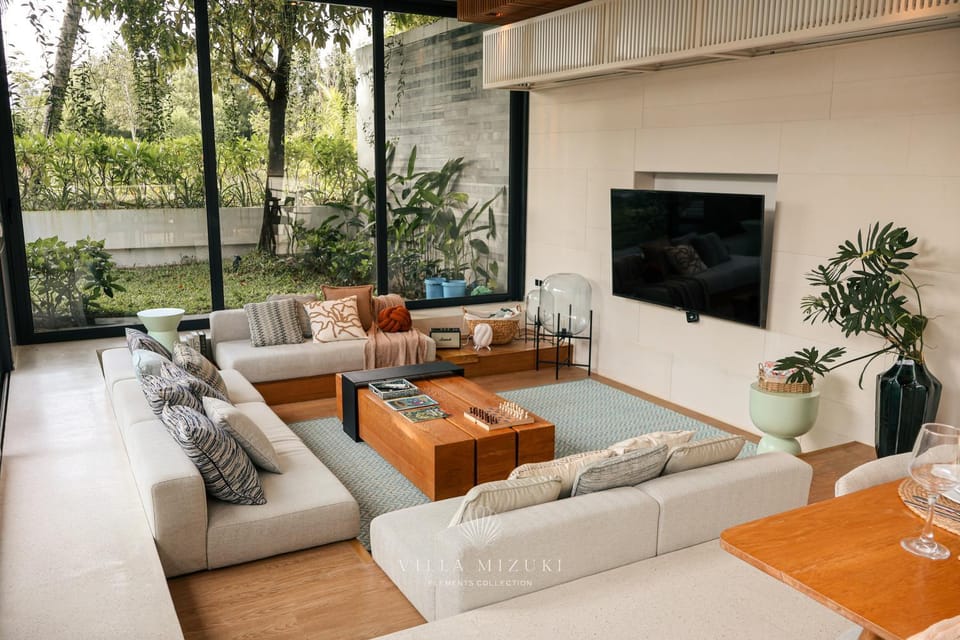 Communal lounge/ TV room, TV and multimedia, Living room, Seating area, Evening entertainment