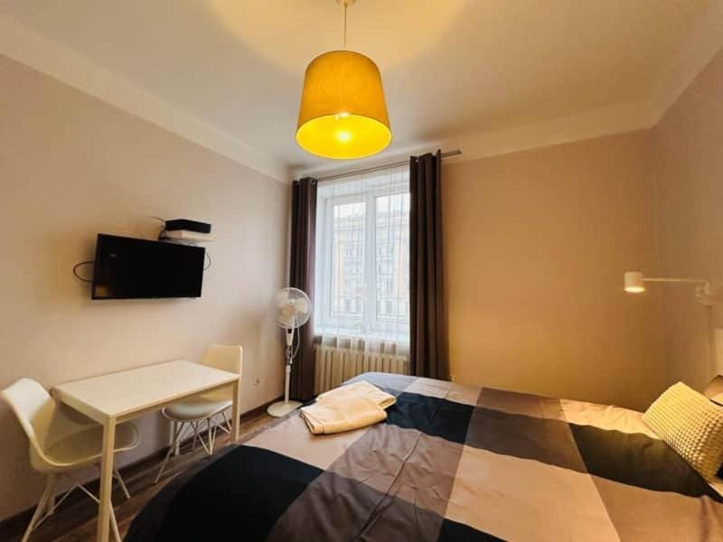 Bed, Photo of the whole room, Seating area, Bedroom, towels