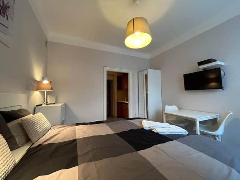 Bed, TV and multimedia, Photo of the whole room, Seating area, Bedroom, wardrobe