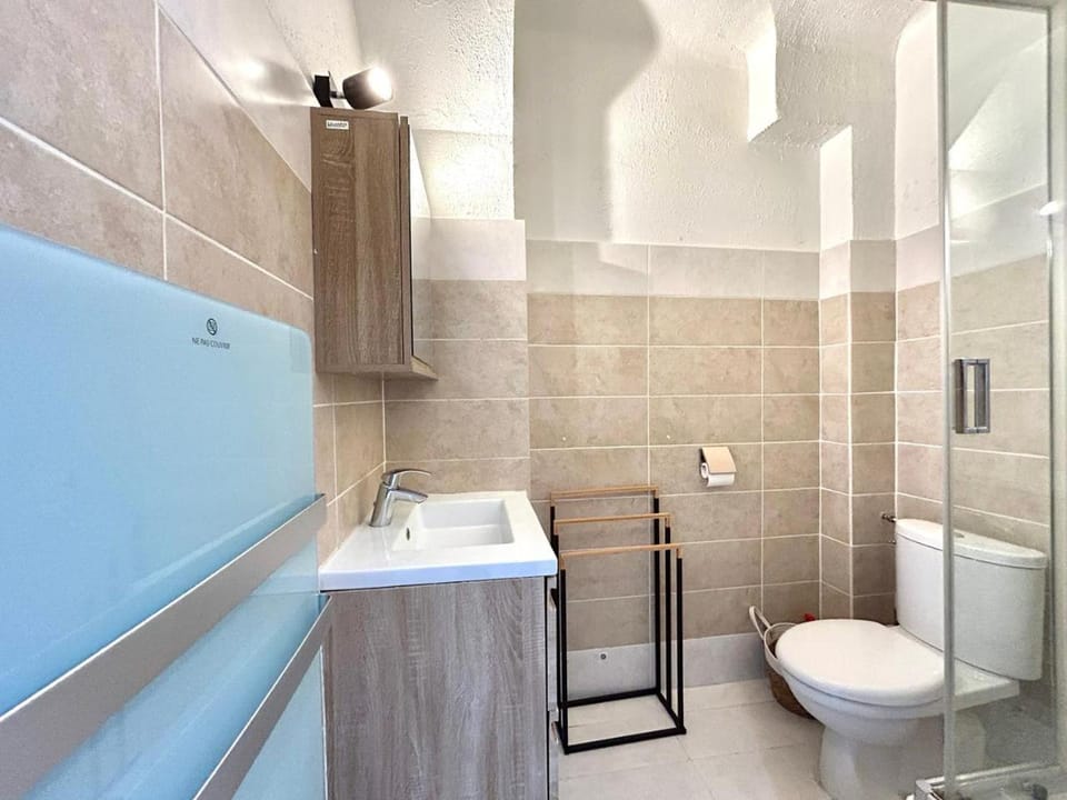 Shower, Bathroom