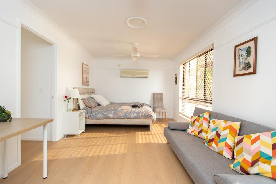 Bed, Photo of the whole room, Bedroom, air conditioner